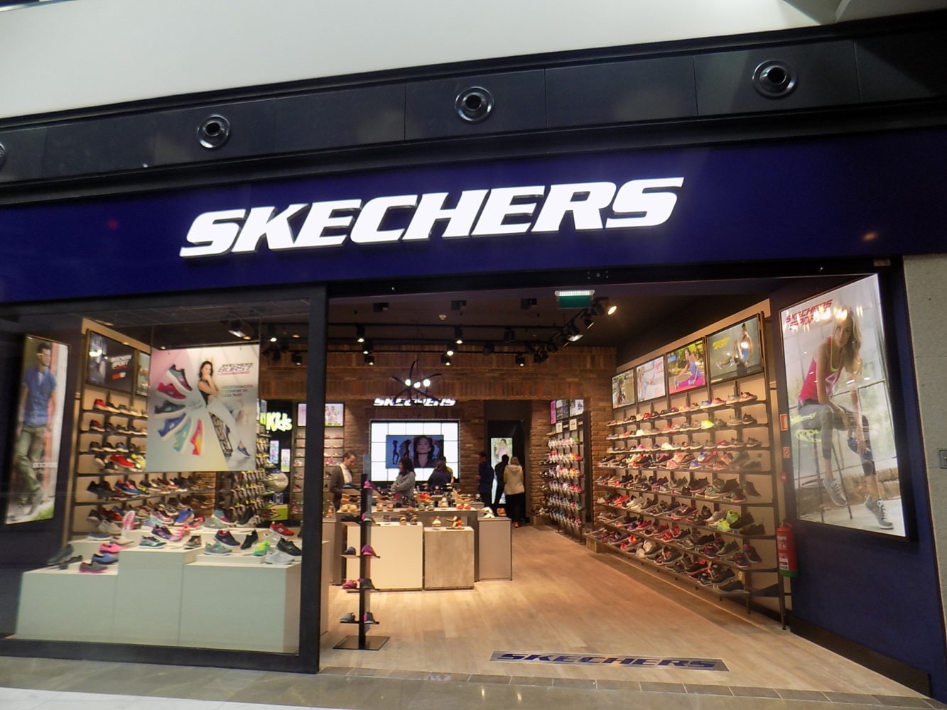 En Robar a surf Skechers - C.C. As Cancelas